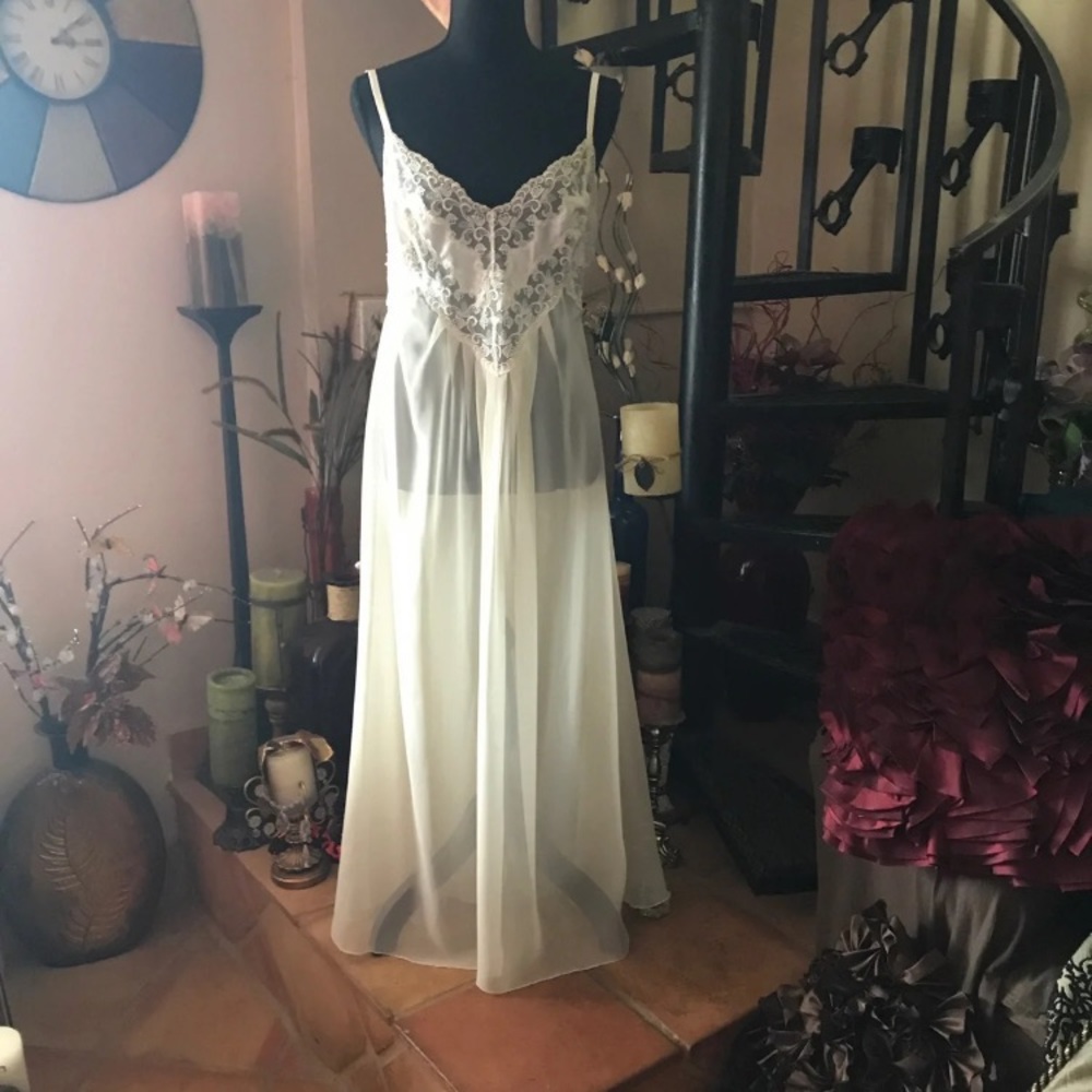 Victoria’s Chiffon Formal Ivory Nightgown Long Maxi Slip Night Dress Chemise